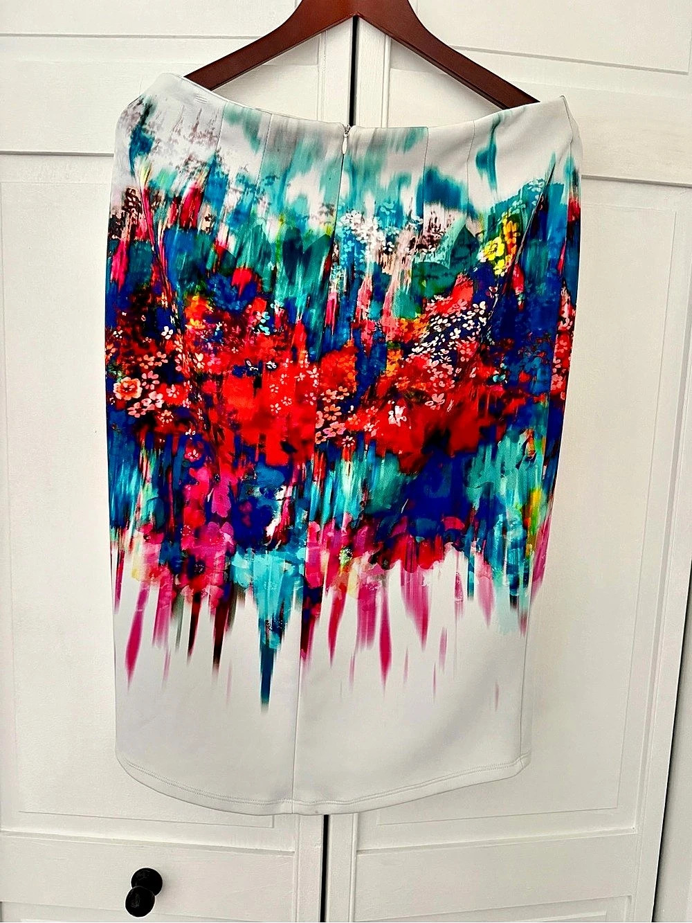 Bisou Abstract Mini Skirt in White & Multicolor Large